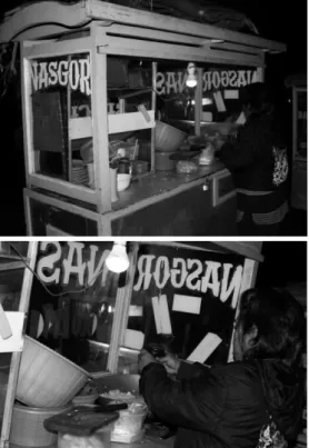 Gambar 1. Pedagang kaki lima di Kota  Bandung. Sumber: dokumentasi penulis  Dari  batasan  ruang  lingkup  sampel  tersebut,  didapat  104  sampel  tipografi  vernakular  dalam  bentuk  komposisi  tata  letak  (layout)