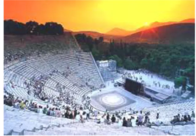 Gambar 2.1 Teater Terbuka Epidauros  Sumber: http://wikimedia.com 