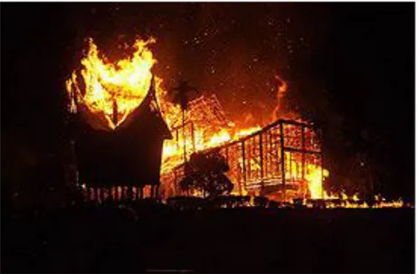 Gambar 2.1 : Istano Basa Pagaruyung Sewaktu terbakar Terbakar