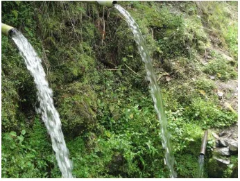 Gambar 3. Sumber Air Kebutuhan Rumah Tangga Masyarakat: (a) Aliran air Lau    Kawar, (b) Air resapan, (c) Pemandian air resapan