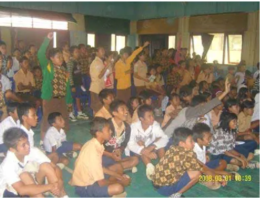 Gambar 4.  Respon positif (aktif dan antusias) dari seluruh peserta (SMP N 2 Liang, Kota Bangun) 