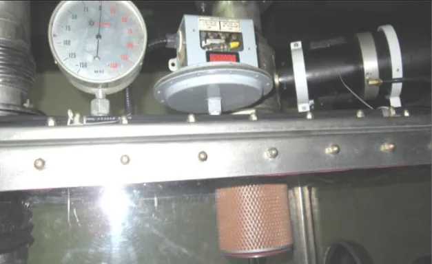 Gambar 3. Indikator tekanan dan pneumatic pada glove box Centrifuge MXD-301[4]. 