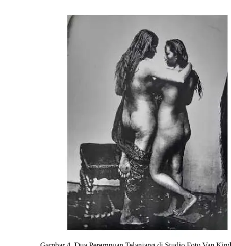 Gambar 4. Dua Perempuan Telanjang di Studio Foto Van Kindsbergen Foto Isidore van Kindsbergen ca