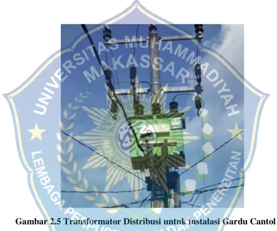 Gambar 2.5 Transformator Distribusi untuk instalasi Gardu Cantol  Untuk  transformator  distribusi  yang  berukuran  cukup  kecil,  hanya  dapat  melayani  beban  yang  relatif  kecil,  antara  5  s/d  20  KVA  (daerah  pinggiran  kota   dan Pedesaan