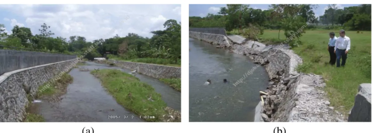 Gambar 2.2 Kegagalan konstruski dinding penahan tebing sungai    (Photo courtesy: Djoko Legono) 