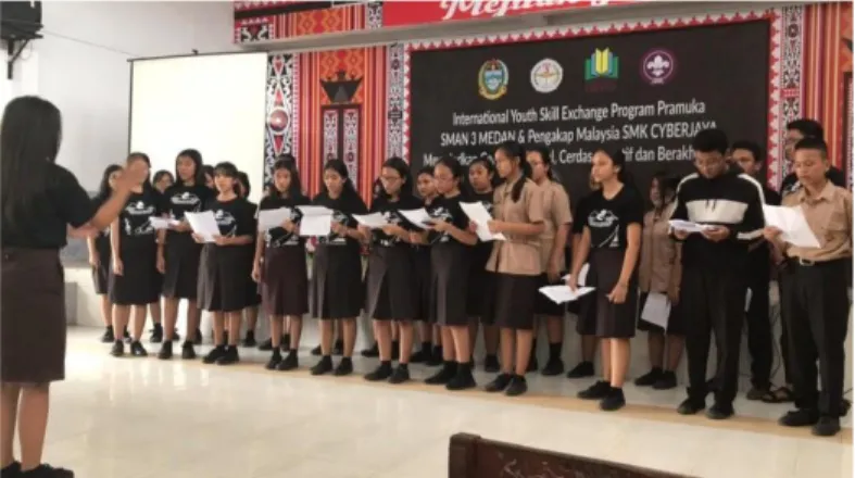 Gambar 3.5 : Penampilan di PA SMA Negeri 3 Medan  (Sumber: Dokumen Elyoenai Choir) 