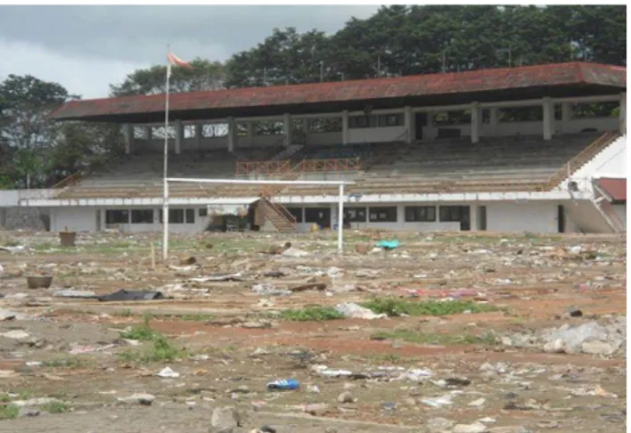 Gambar 3.9 Stadion Candradimuka Bekas Dijadikan Pasar Darurat  Sumber: Dinas Tata Rung Kota Surakarta, 2014 