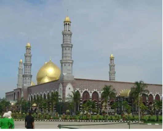 Gambar 1. Masjid Kubah Emas di Depok 