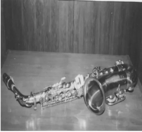 Gambar 13: C ara meletakkan Saxophone yang baik