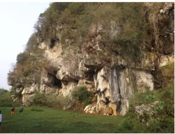 Foto : Bentuk dan kenampakan batu gamping atau batu kapur (Batu Hapu, Kalsel; sumber foto  : Luluk, P3E Kalimantan) 