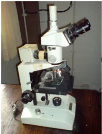 Gambar 3.5 Mikroskop optik  6. Mold  
