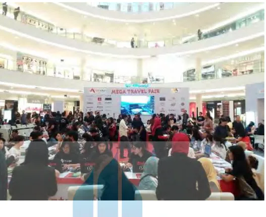Gambar 4.4 : Aktifitas pada saat Special Event Mega Travel Fair 2016 yang  diselenggarakan di Atrium Mall Senayan City, Jakarta Selatan  