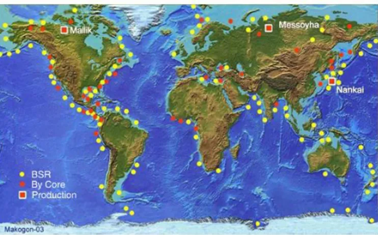 Gambar 1.1 Peta Lokasi Penemuan Cadangan Hidrat Gas. (Makogon, 2005)  Potensi  cadangan  gas  alam  dalam  bentuk  hidrat  di  seluruh  dunia  adalah   lebih  dari  1,5x10 16   m 3  yang  tersebar  di  seluruh  permukaan  bumi,  baik  di  dalam  tanah  mau
