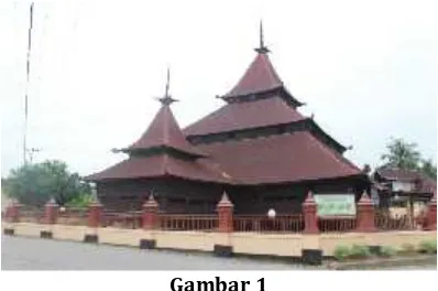 Gambar 1Bangunan Masjid Jami’ dari Samping Kiri