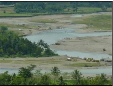 Gambar 1. Aktivitas Penambangan pasir Sungai Lukulo dibagian selatan dan barat Pesanggrahan 