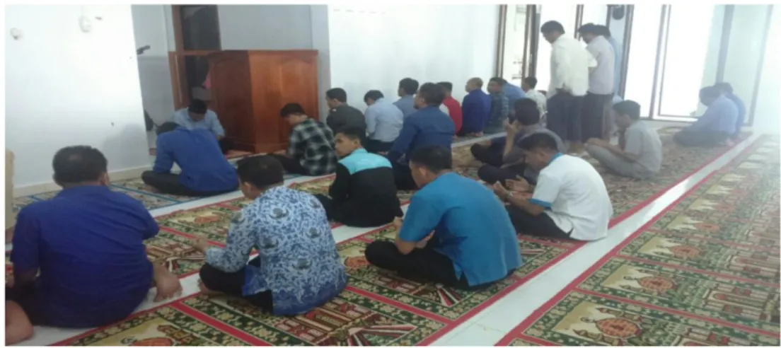 Gambar  : 5 Kegiatan Sholat Ashar di Kampus Universitas Muhammadiyah Gorontalo 