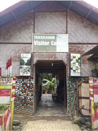 Gambar diatas adalah Tangkahan Visitor Center yang biasa digunakan wisatawan untuk  menanyakan apa saja paket wisata yang ada di Tangkahan