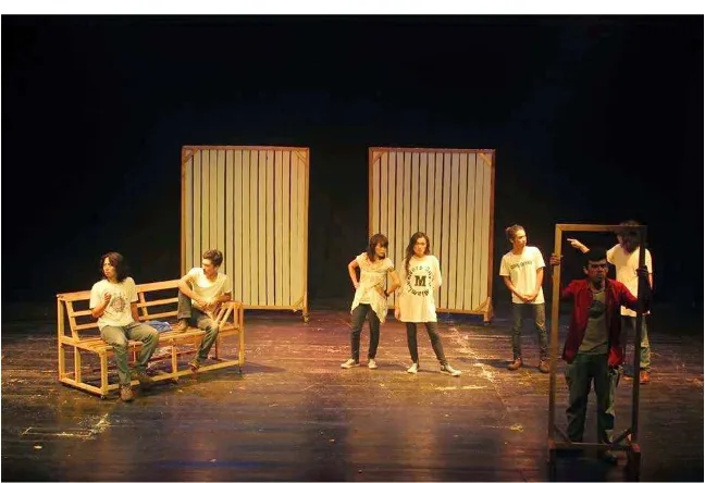 Gambar 10-11 : Proses Latihan Teater Sanggar Latah Tuah sebelum Pertunjukan 