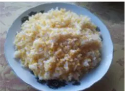 Gambar 4.8 Nasi Jagung Murni  Sumber: Dokumentasi Pribadi 2015  Hidangan  pada  gambar  4.8  dikonsumsi  oleh  penduduk  yang  memiliki  tingkat  sosial  menengah  kebawah,  karena  harga  nasi  jagung  murah  dan  mudah  didapatkan jika dibandingkan harga