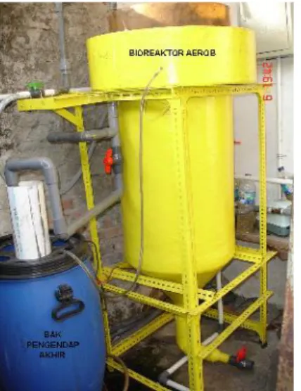 Gambar 4  : Foto  bioreaktor    yang  digunakan selama penelitian.