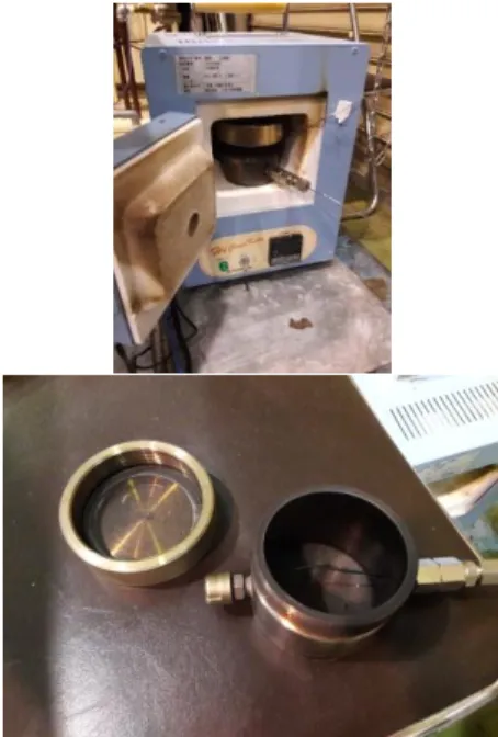 Gambar 2. (a) Moisture Meter dan (b)  Bomb Calorimeter 