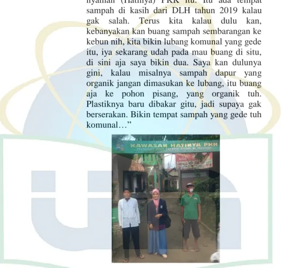 Gambar 1.9 Foto Bersama Ketua &amp; Sekretaris KTD  Lemah Duhur di Depan Plang “Wilujeung Sumping: 