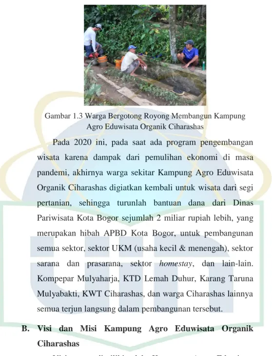 Gambar 1.3 Warga Bergotong Royong Membangun Kampung  Agro Eduwisata Organik Ciharashas 