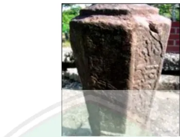 Gambar 2.13. Batu Nisan Leran  Makam Siti Fatimah Binti Maimun Gresik 