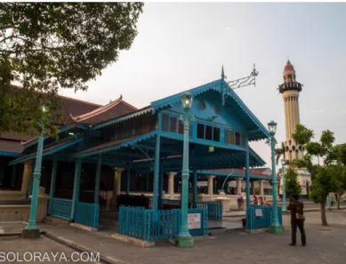 Gambar  3.  Denah  Masjid  Agung  Surakarta.  Sumber:  https://soloraya.com/2014/10/08/m  enikmati-keindahan-arsitektur-masjid-agung-surakarta/ diakses  tanggal 3 Maret 2017