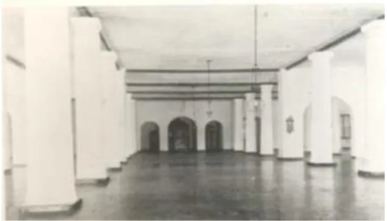 Gambar  9 . Interior pilar-pilar  Masjid A gung Manonjay a (Sumber: Balai Poestaka, 1926) 
