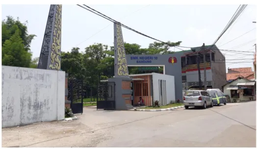 Gambar 4.1 Pintu Gerbang SMK Negeri 10 Bandung  (Dokumentasi Penulis, 16 Januari 2020) 