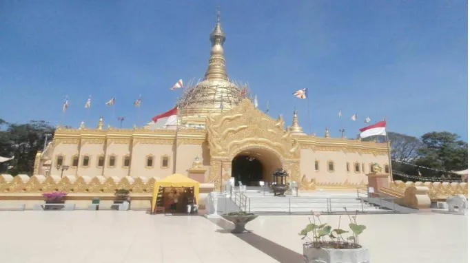 Gambar 1.1 Pagoda Shwedagon Berastagi  