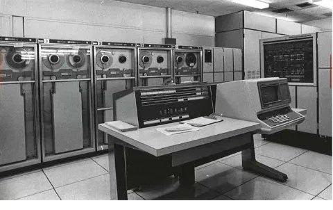 Gambar : UNIVAC