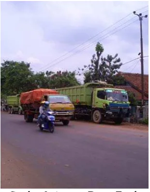 Gambar 2. Antrean Dump Truck 