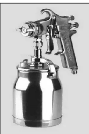 Gambar 5.  Spray Gun Tipe gravity feed (Gunadi, 2008:456) 2) Tipe  suction  feed  adalah  spray  gun  dengan  paint  cup  terletak 