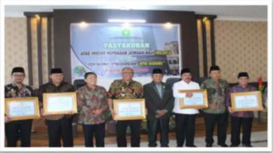 Gambar : PPIH Embarkasi Adi Soemarmo (SOC) mendapatkan penghargaan  KPHI Award Tahun 2018 menjadi Embarkasi Haji Terbaik Bidang Dokumen 