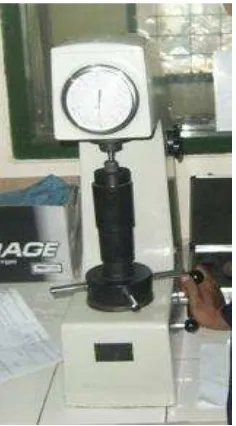 Gambar 3.4 Mikroskop dan kamera (Laboratorium Metfis Undip) 