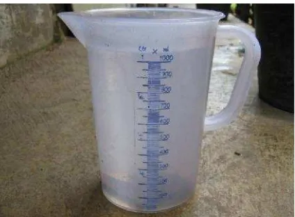 gambar gelas ukur yang digunakan untuk mengukur volume HCl.