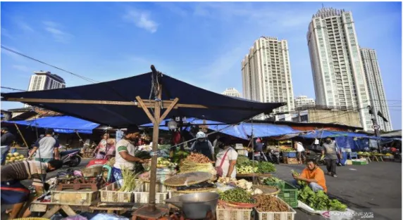 Gambar : Kegiatan ekonomi di pasar tradisional   Sumber : www.antaranews.com/foto 