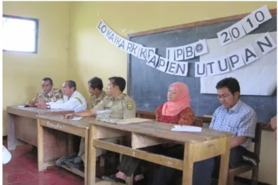 Gambar  16.  Pertemuan  pihak  perusahaan,  pemerintah  desa  dan  kecamatan, manajer LKMS Kartini, perwakilan BAPEDA Kabupaten Sukabumi dalam sebuah event lokakarya pelatihan