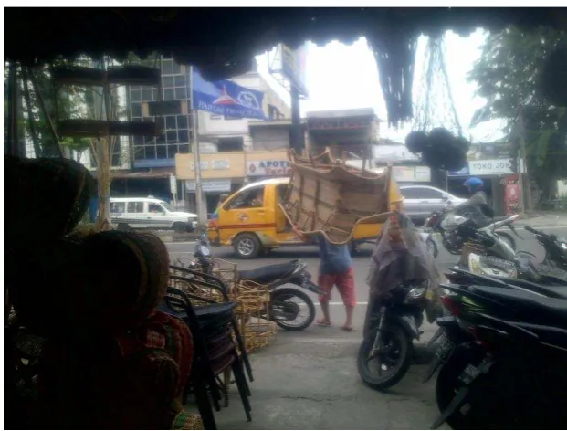 Gambar informan V ketika: 