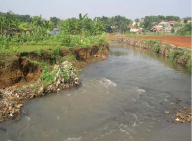 Gambar 1. Kondisi bantaran sungai Ciliwung  Hulu di kawasan Puncak, nampak telah berubah 