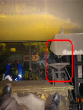 Gambar 1.3 (a) Panel Hoist Crane dan (b) Valve  Pada  gambar  1.3  dan  1.4  gerakan  girder  crane  arah  longitudinal  terbatas  karena  adanya  valve  pipa  mill