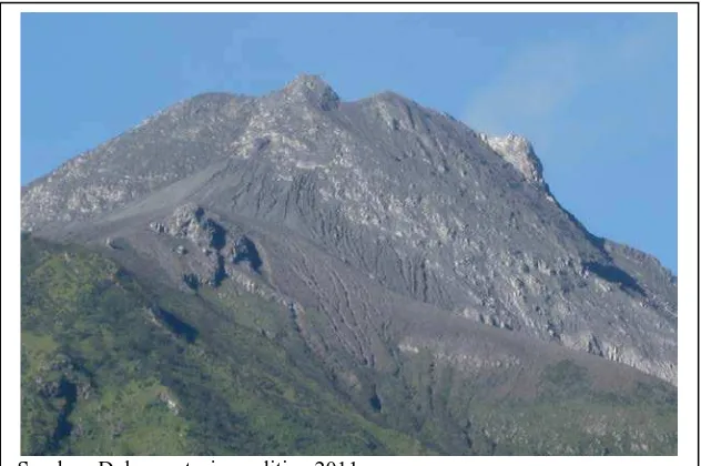 Gambar 4.3 Puncak Gunung Merapi dari Desa Samiran  