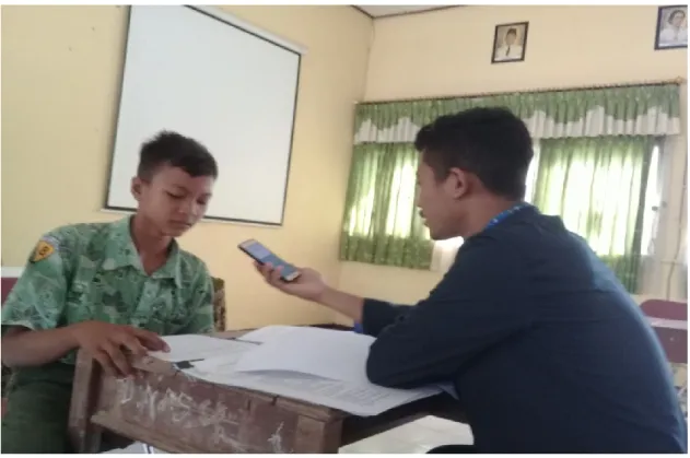 Gambar 17.3 Wawancara dengan subjek MJS 