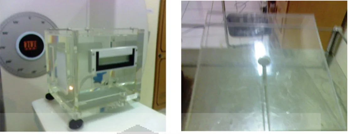 Gambar 3.3. Fantom yang berisi air          Gambar 3.4. Fantom acrylic    Kalibrasi  menggunakan  dosimeter  PTW  UNIDOS  yang  terdiri  dari 