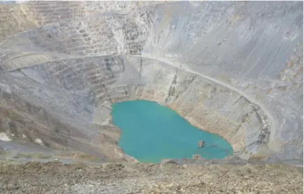 Foto 1.1: Open pit mining Batu Hijau Newmont Nusa Tenggara 