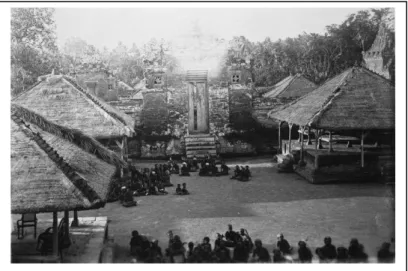 Gambar 3: Halaman Depan (Ancak Saji) Puri Denpasar 1906  (Sumber: Gegevens De Zelfstandige Rijkjes, 1906: 25)