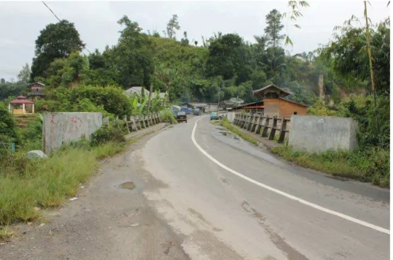 Gambar 2.2: Lau Biang Sukanalu, dan susana pertama Jika melalui jalan alternatif. Sumber: Foto lapangan  