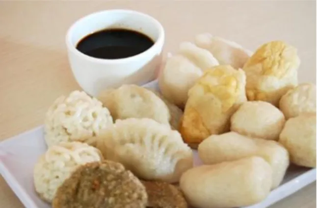 Gambar 2.1 Pempek Palembang   sumber: www.farlesmarten.wordpress.com 